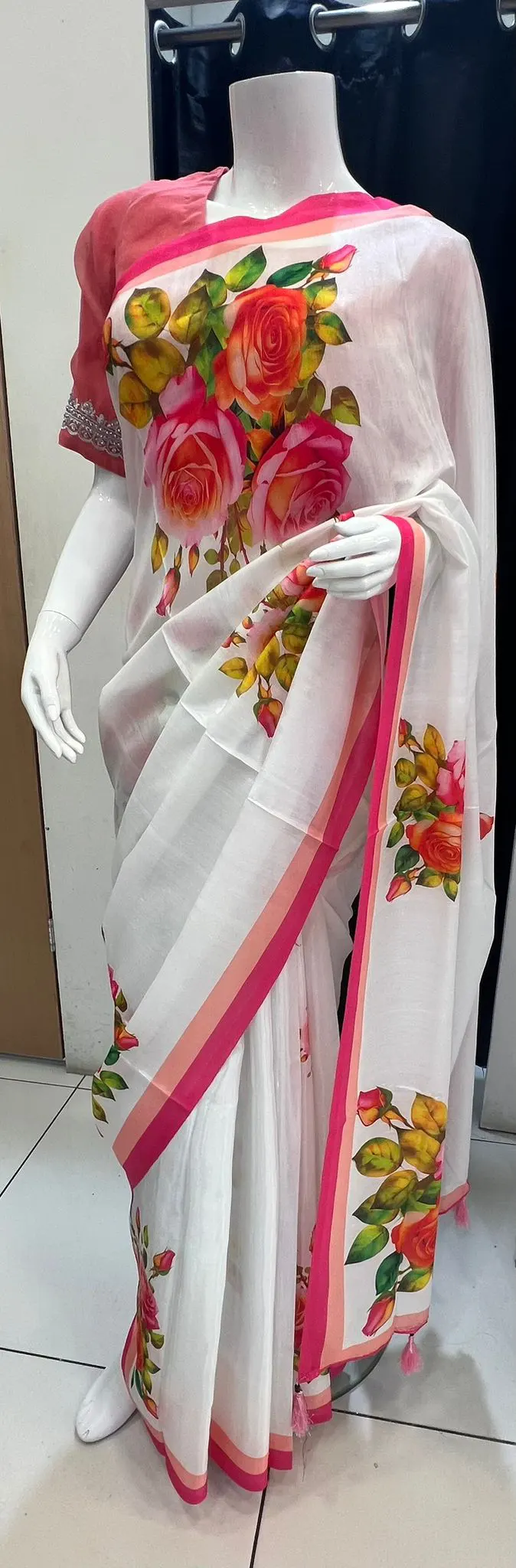 White Rose Floral Printed Saree