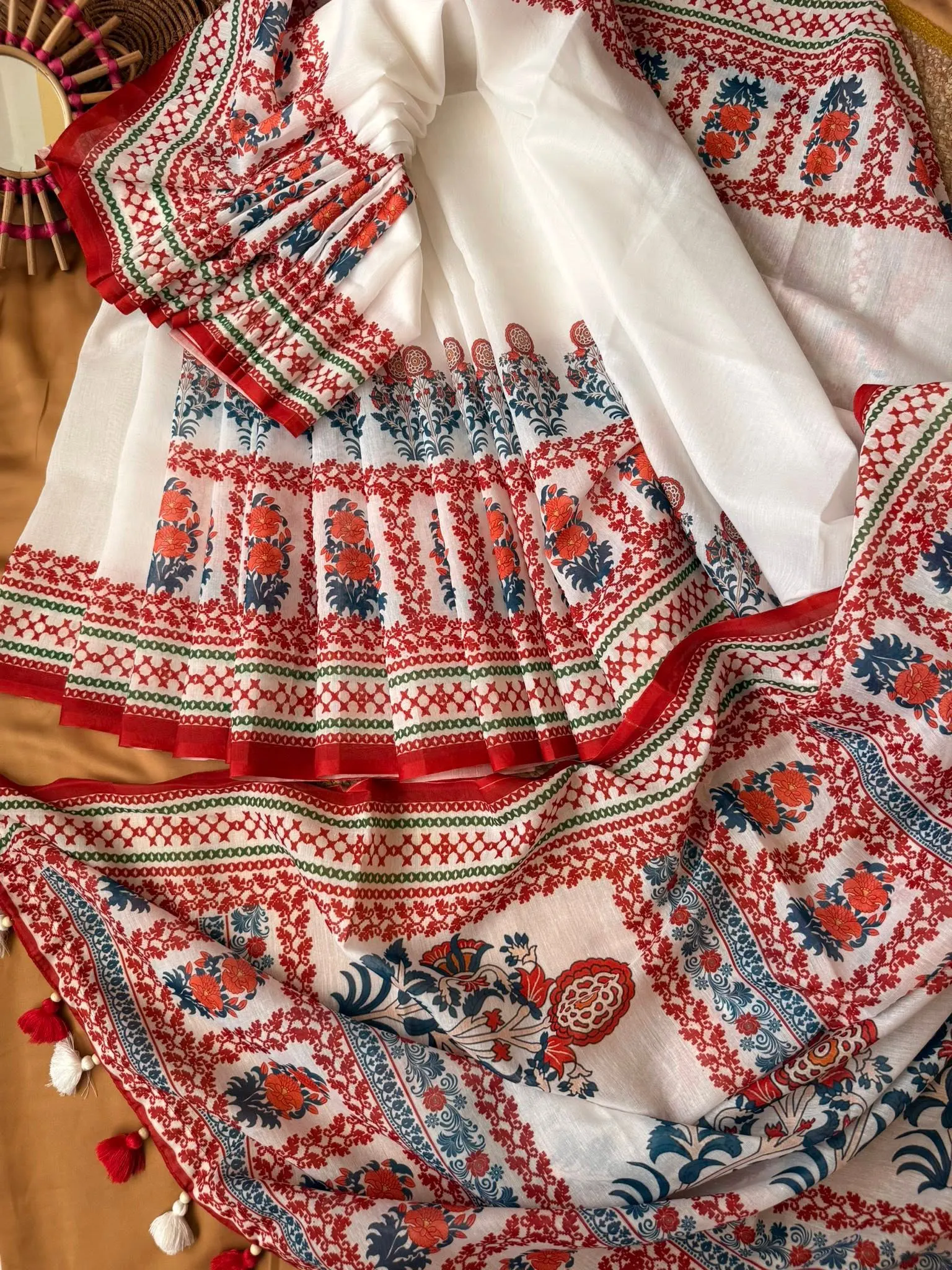 White Floral Printed Saree with Red & Blue Border - Image 4