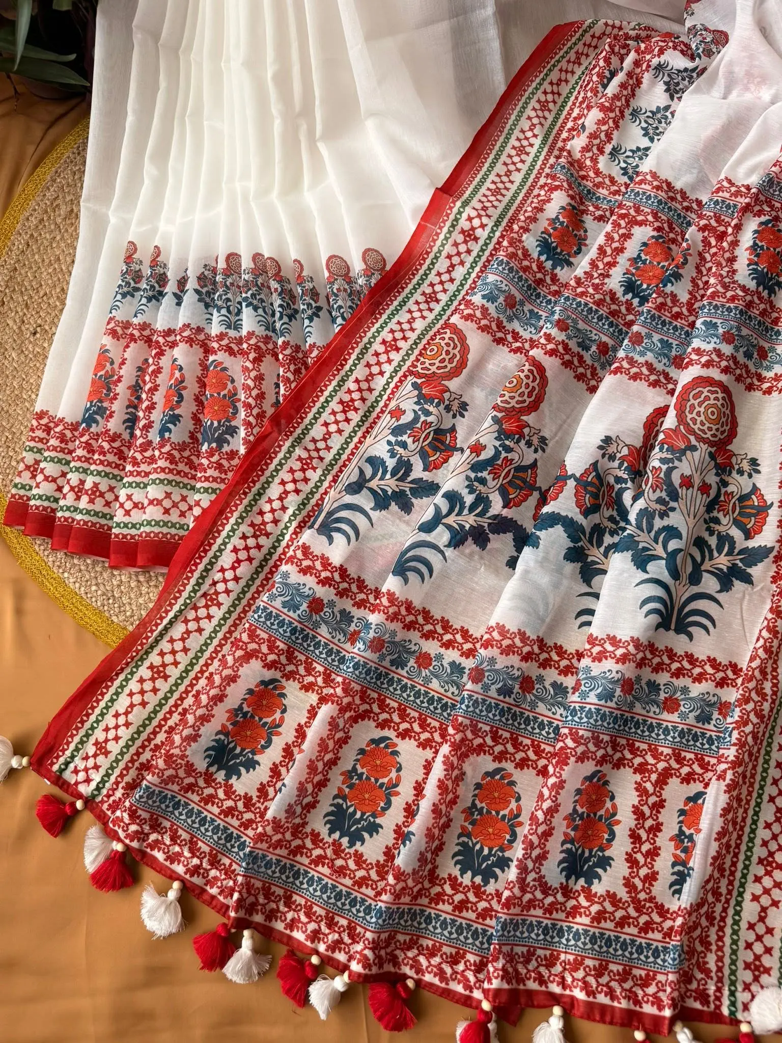 White Floral Printed Saree with Red & Blue Border - Image 5