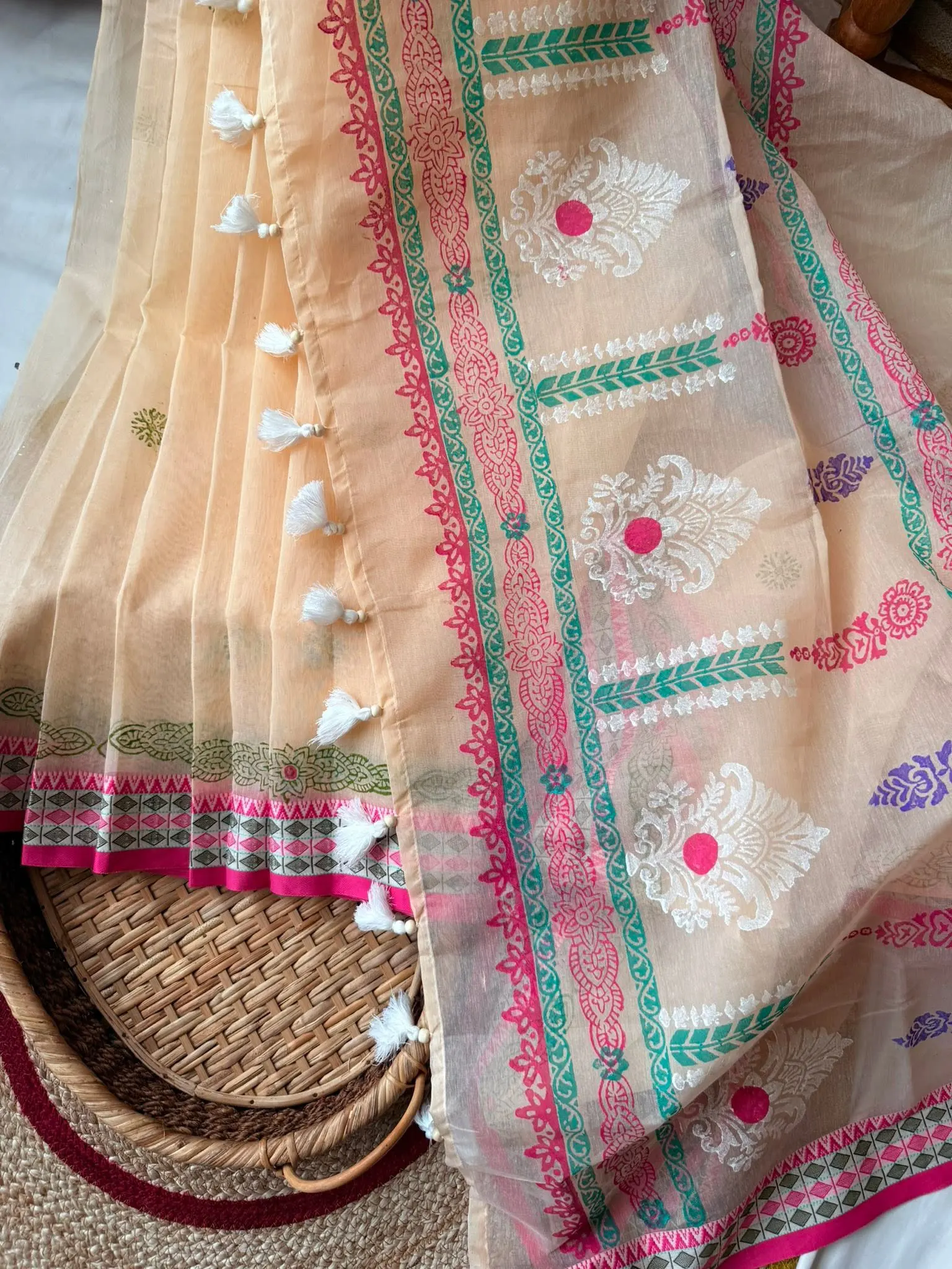 Peach & Pink Geometric Border Saree - Image 6