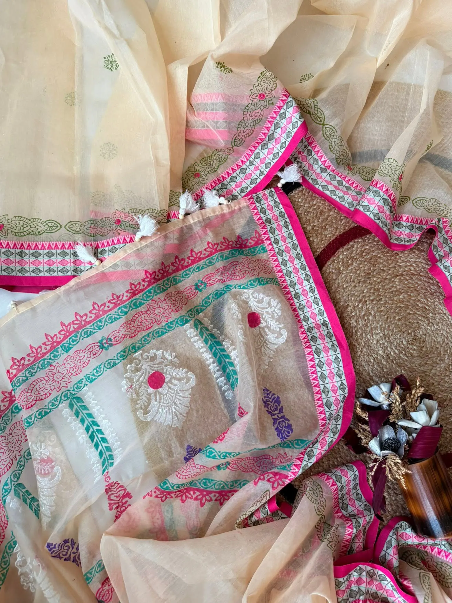 Peach & Pink Geometric Border Saree - Image 5