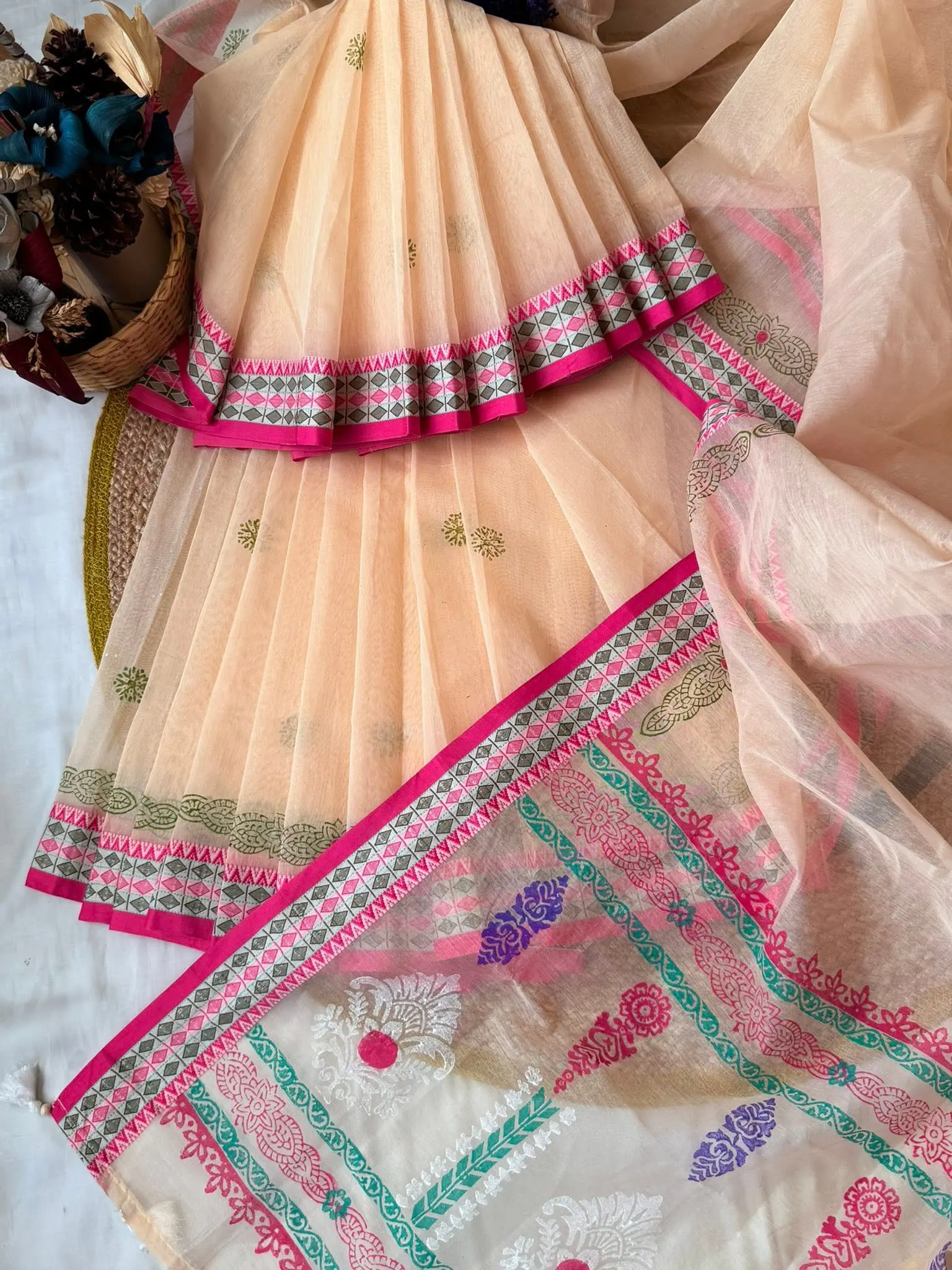 Ivory Polka Dot & Multicolor Check Saree - Image 3
