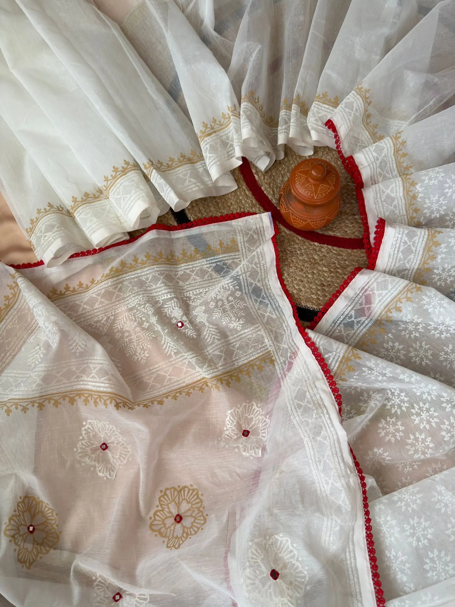 Ivory White Floral Jamdani-Inspired Saree with Gold & Red Border - Image 3