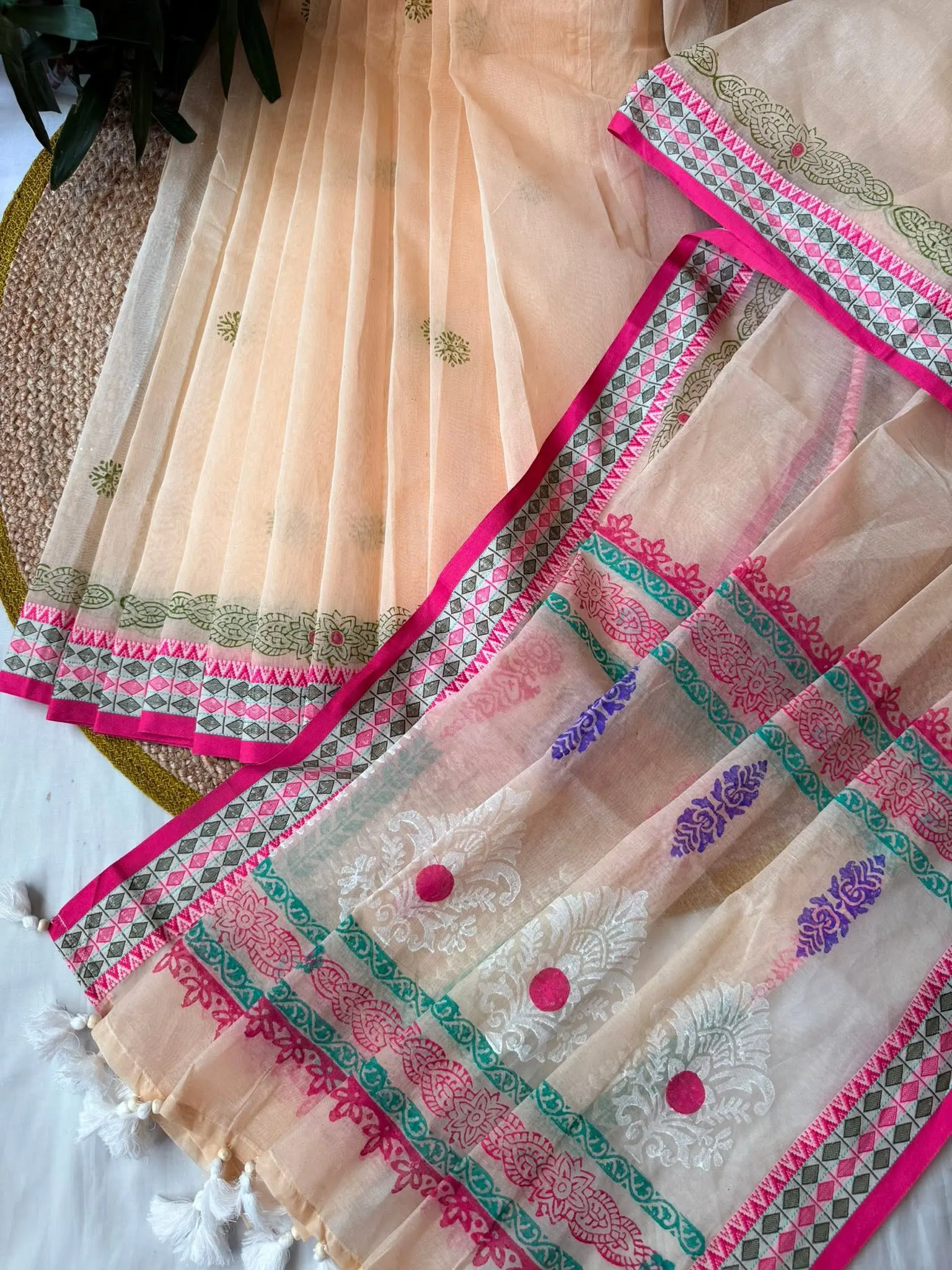 Ivory Polka Dot & Multicolor Check Saree - Image 2