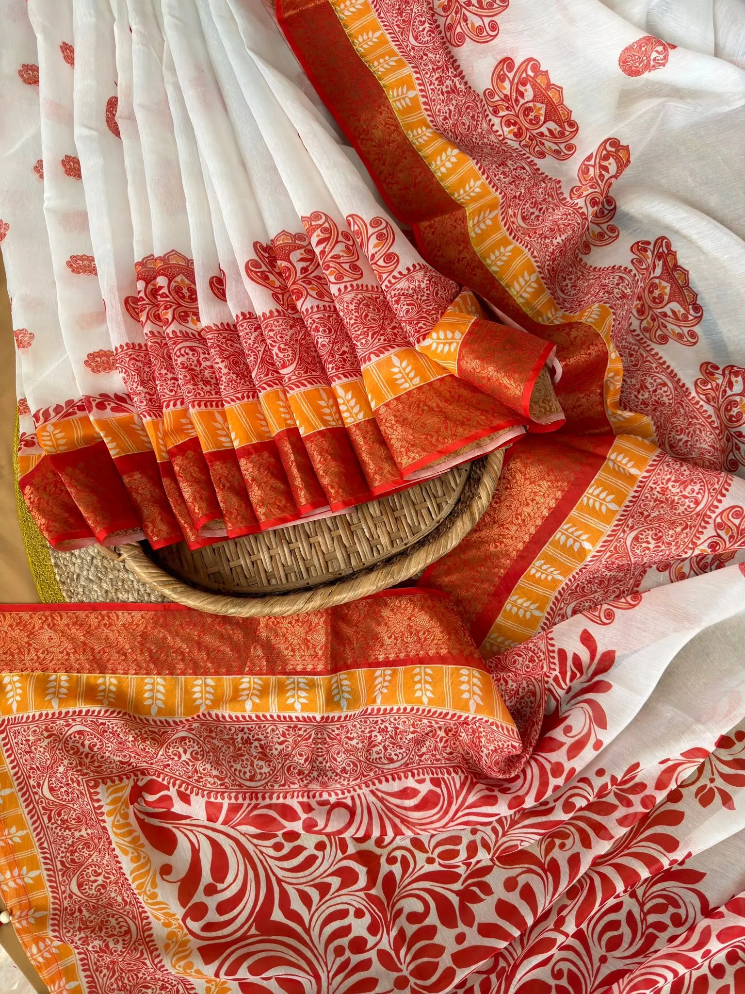 Ivory & Red Paisley Border Saree - Image 3