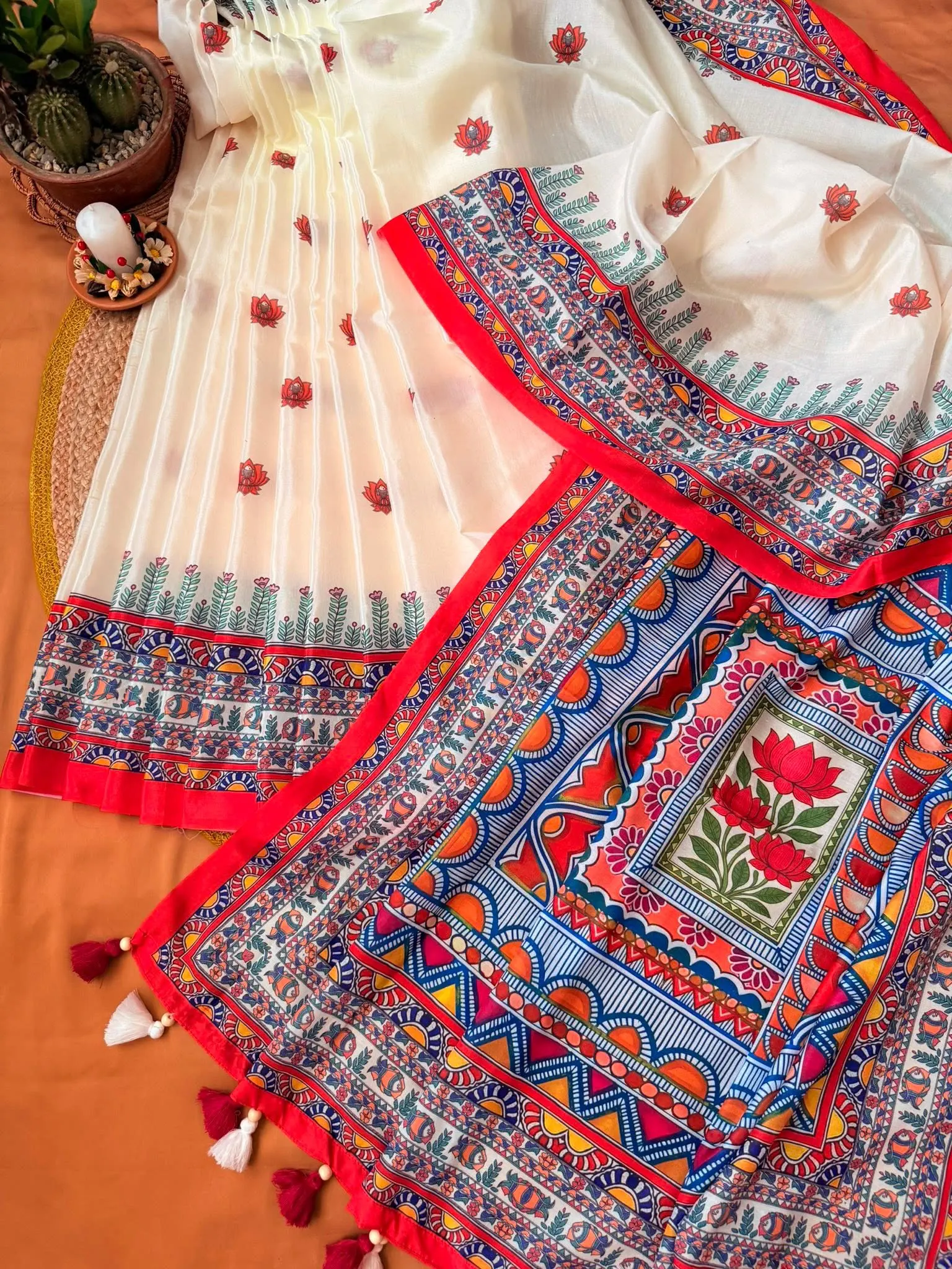 Ivory & Multicolor Folk Print Saree - Image 5