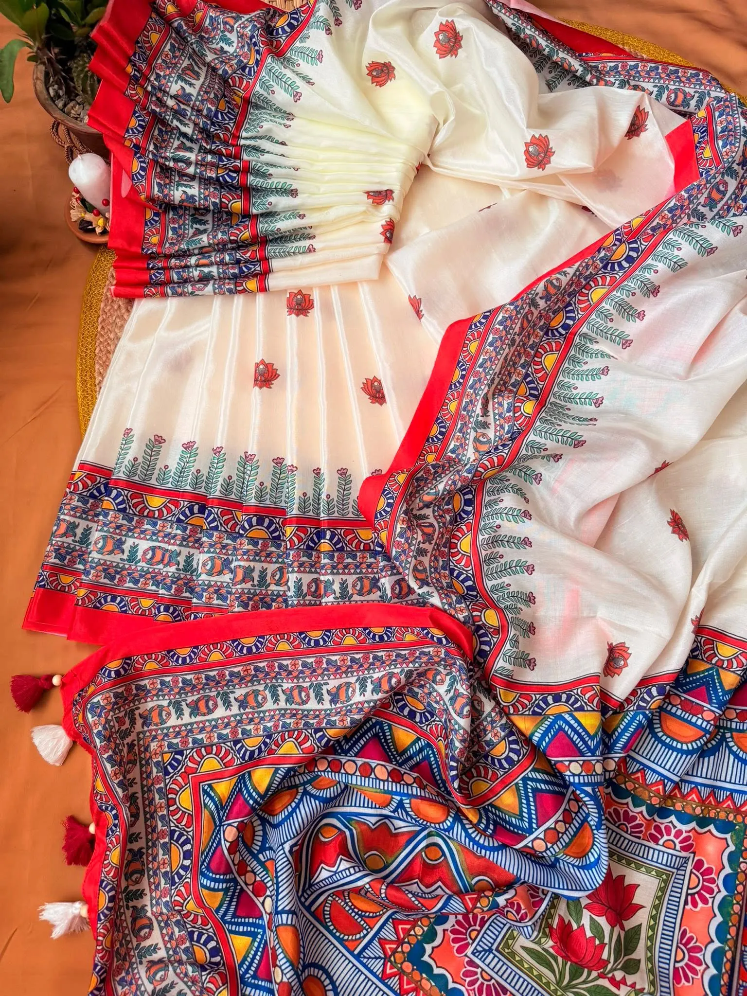 Ivory & Multicolor Folk Print Saree - Image 3