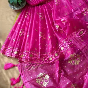 Magenta Pink Handloom-Inspired Saree with Tassel Pallu