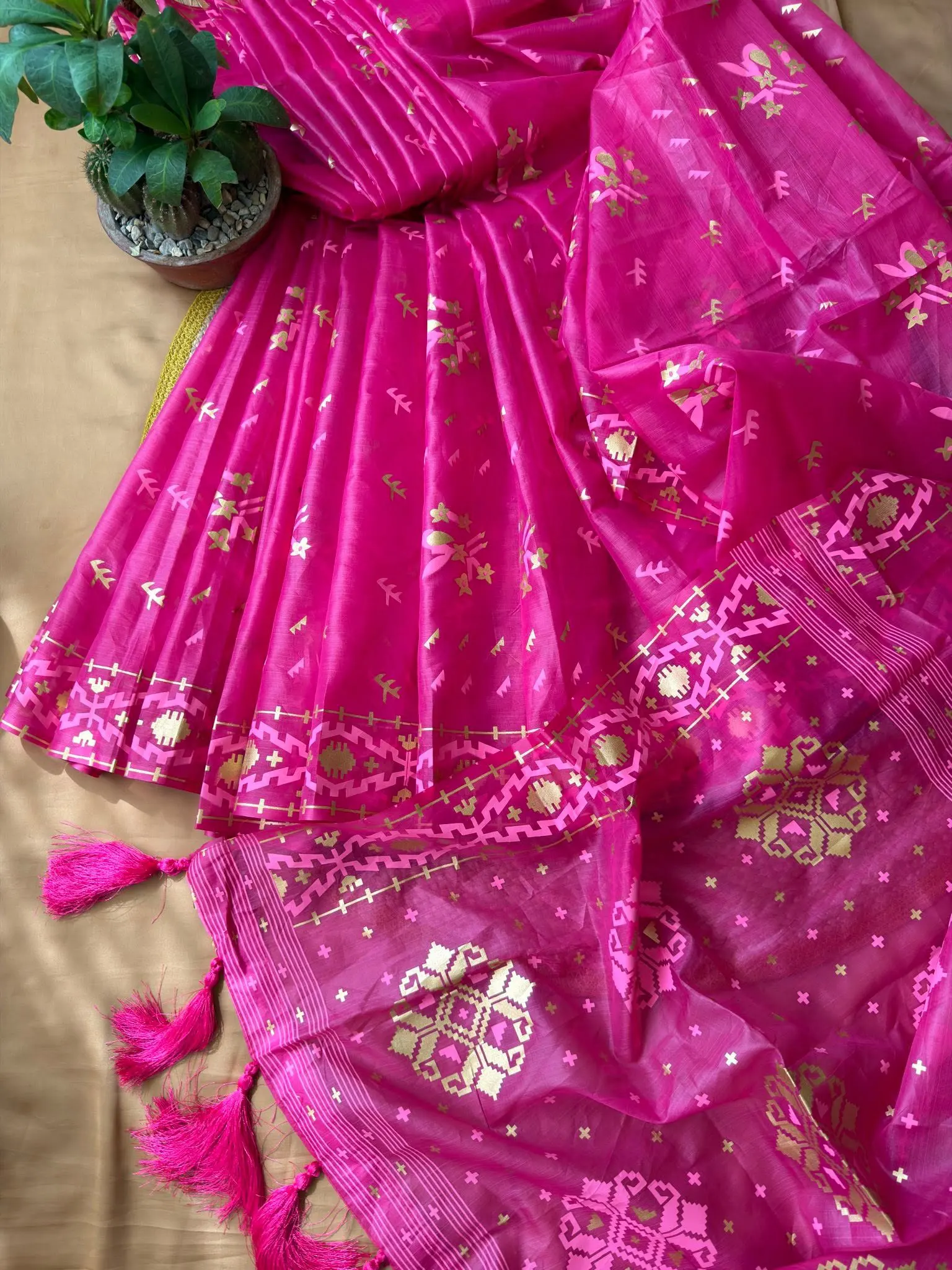 Magenta Pink Handloom-Inspired Saree with Tassel Pallu