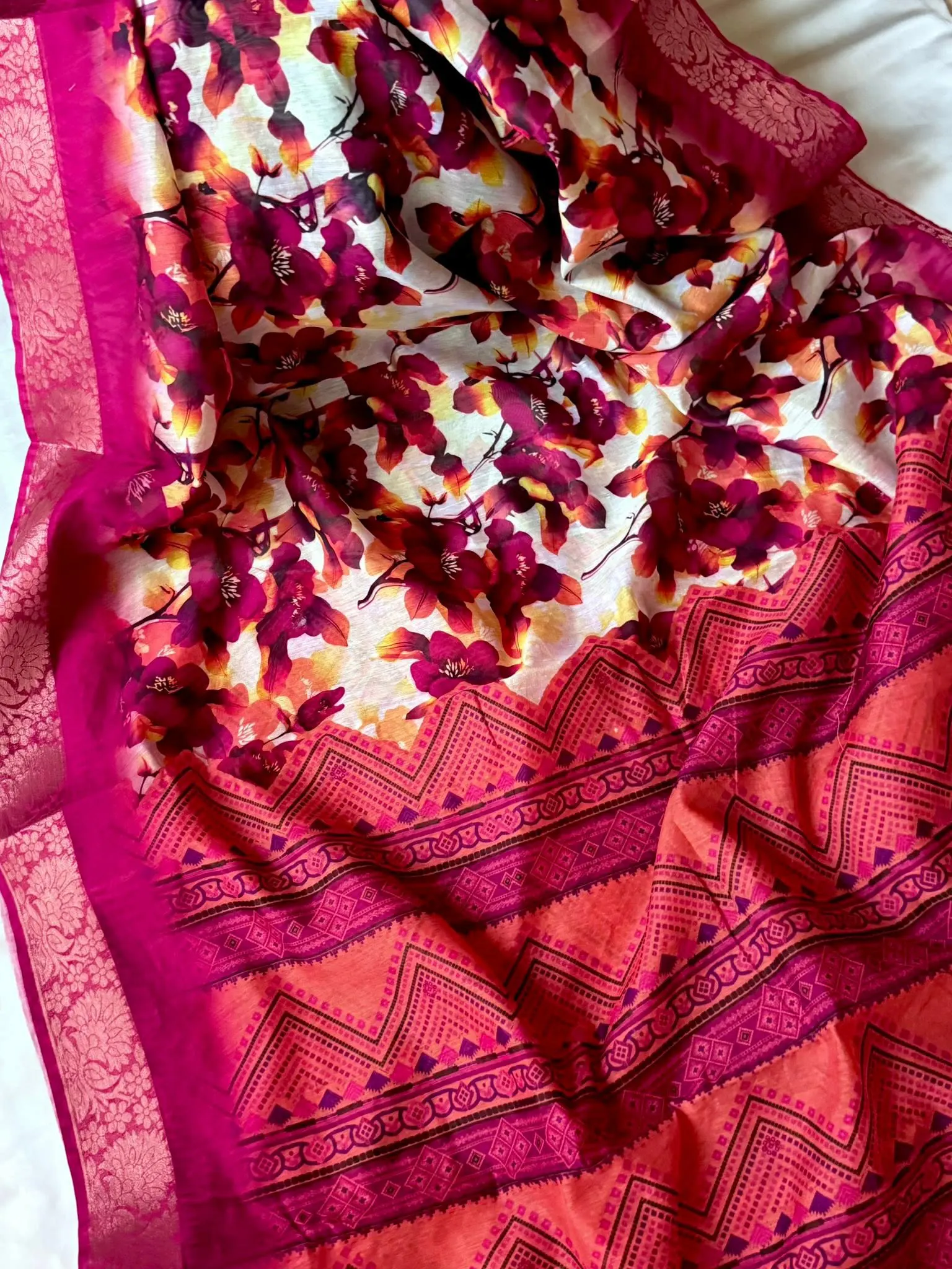 Magenta Floral Printed Saree with Tassel Pallu - Image 4