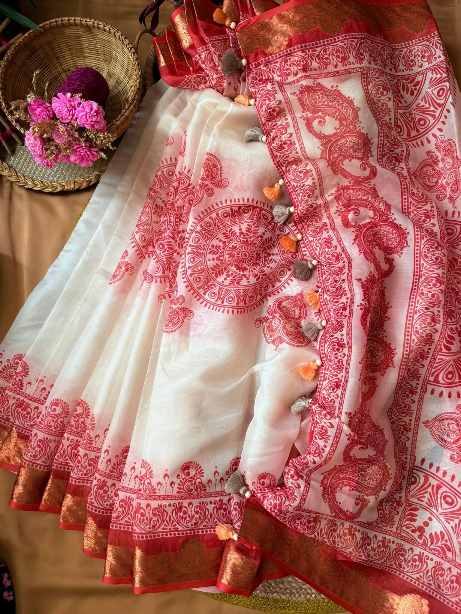 White & Red Paisley Printed Saree - Image 2