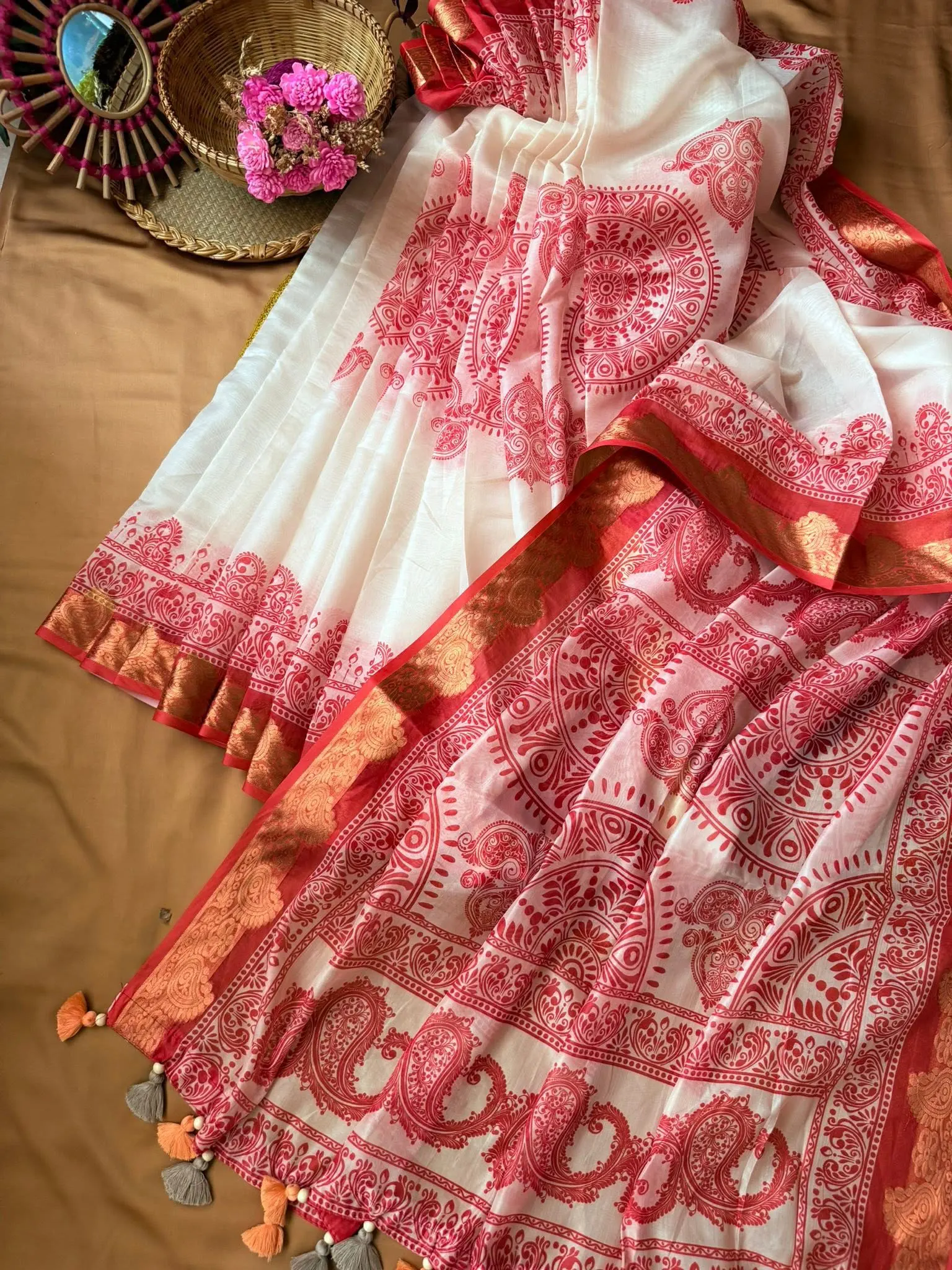 White & Red Paisley Printed Saree - Image 4