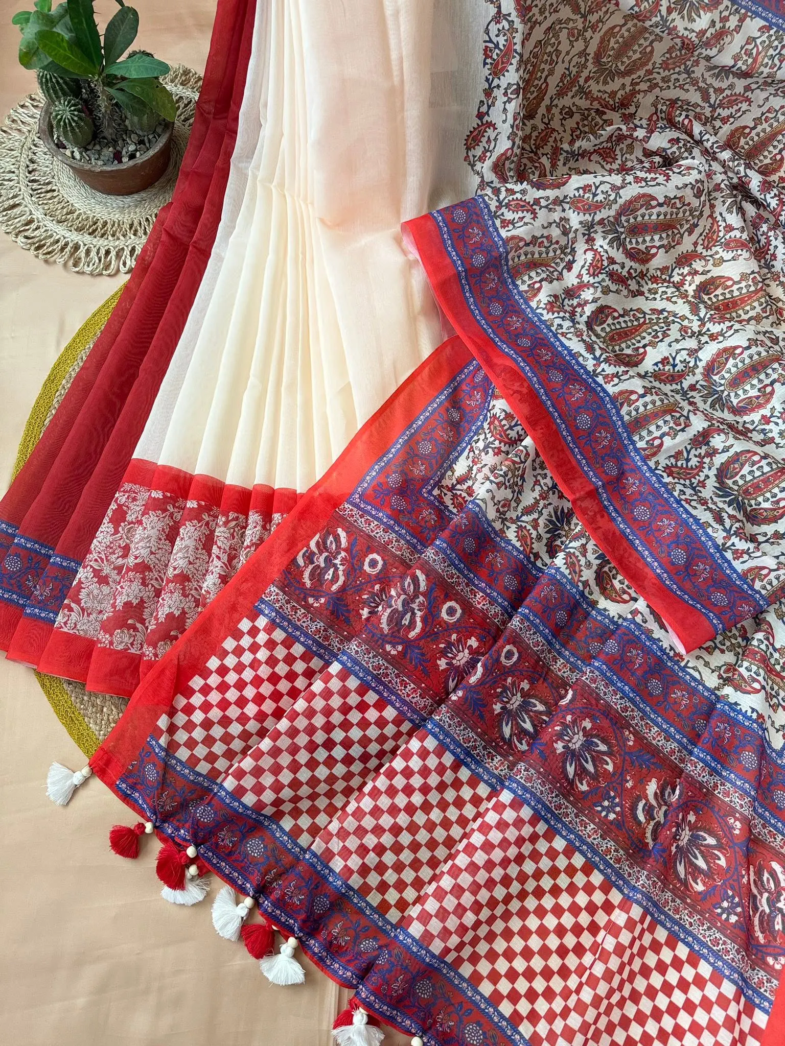 Red & Ivory Paisley Print Saree - Image 3