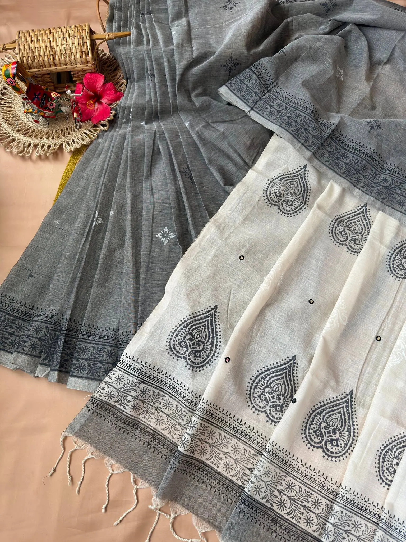 Grey & Ivory Floral Block Print Saree - Image 4